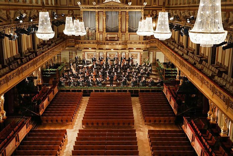 Riccardo Muti dirige en una sala vacía post thumbnail image