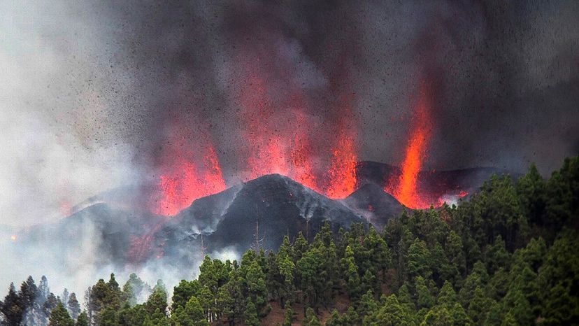 Nuevo volcán en erupción en La Palma post thumbnail image