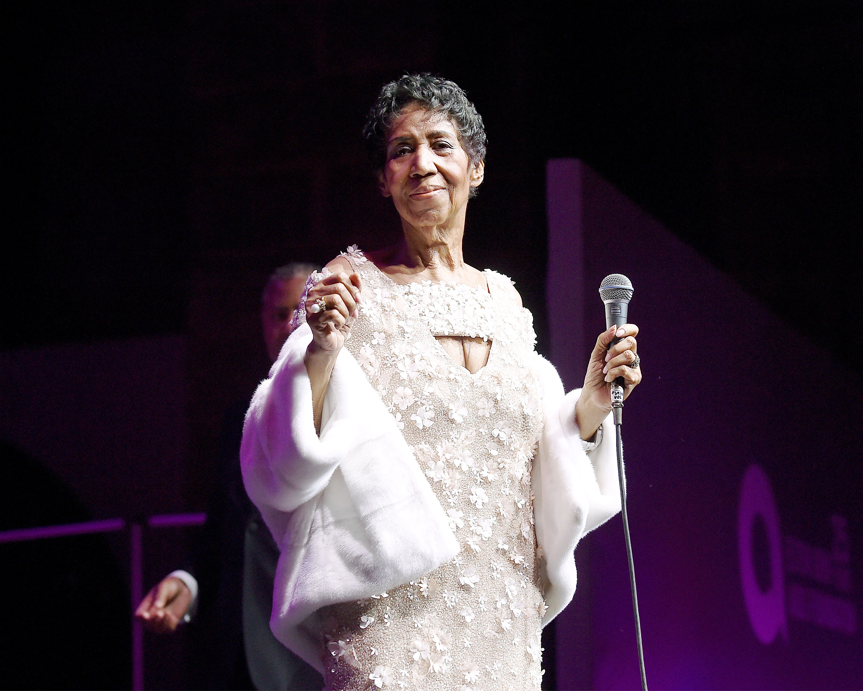Aretha Franklin está “consciente” y ya descansa en su casa post thumbnail image